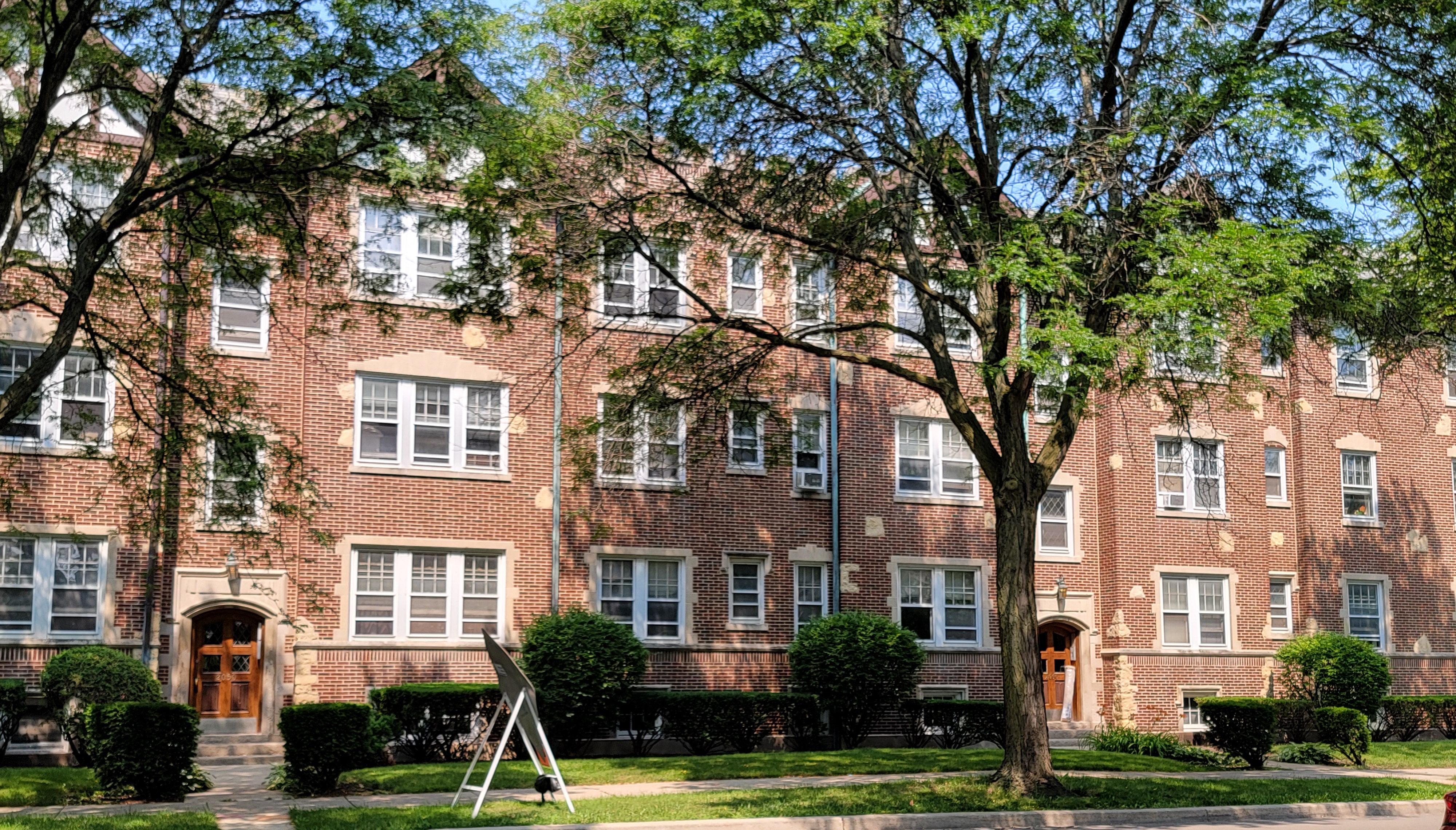 Tuckpointing and lintel replacement on a Chicago-area masonry building