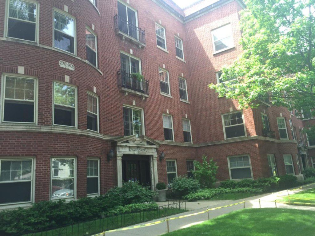 Parapet Wall Rebuilding, Lintel Replacement, Tuckpointing, Caulking - Evanston, IL